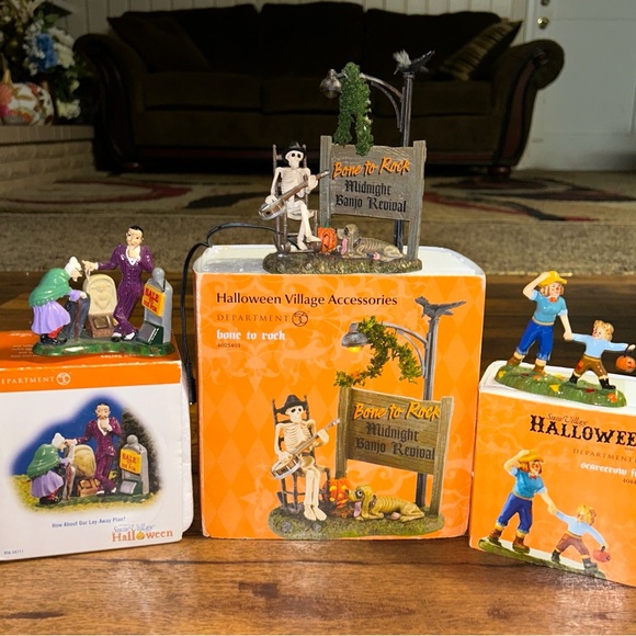 Dept 56 • Halloween • How About Our Lay-Away Plan? • Bone To Rock •Scarecrow Fun - Picture 1 of 16